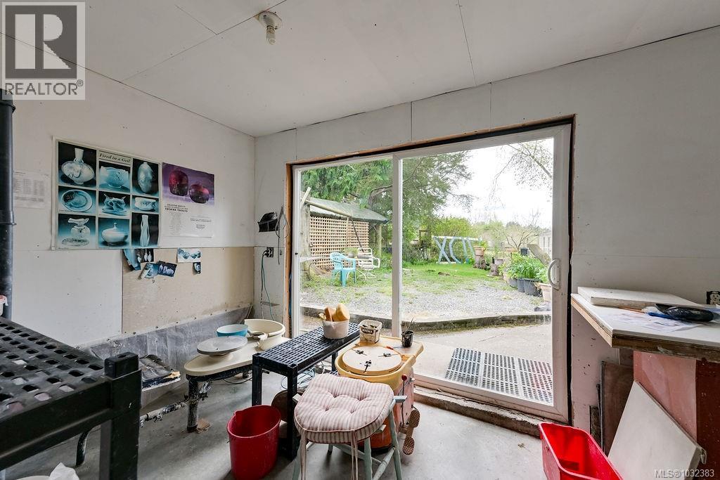 9236 PINETREE RD - 74