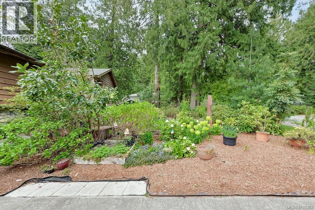 9236 PINETREE RD - 76