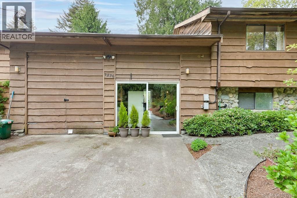 9236 PINETREE RD - 78