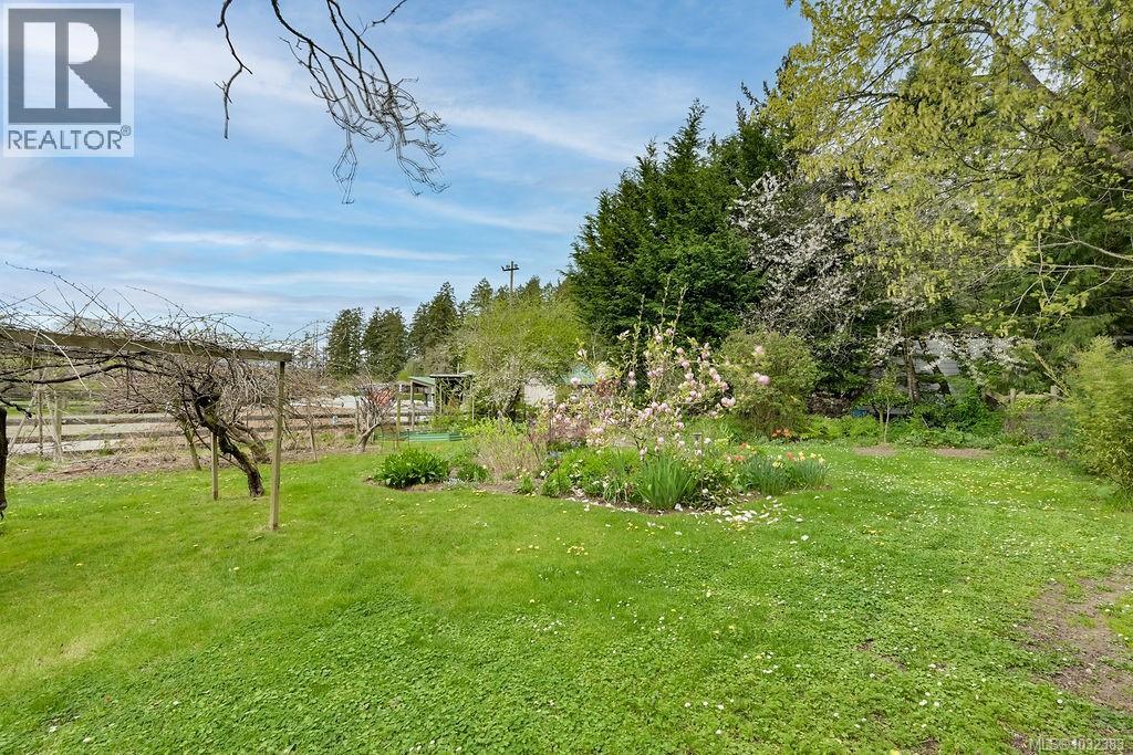 9236 PINETREE RD - 84