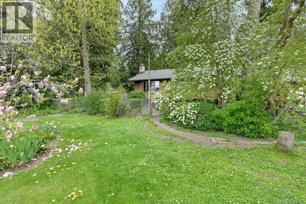 9236 PINETREE RD - 85