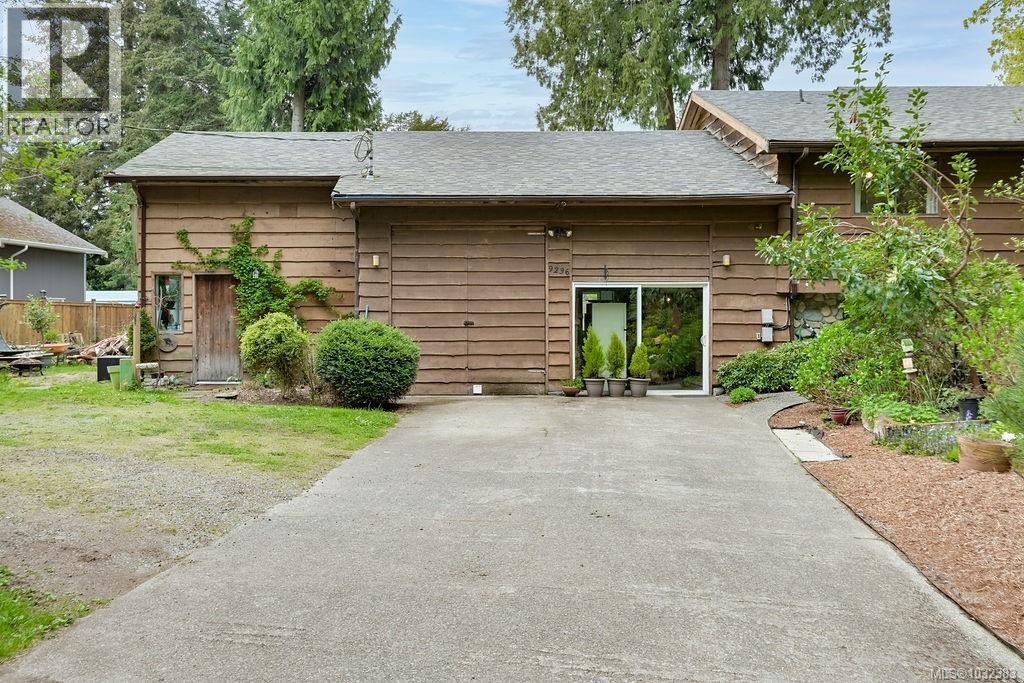 9236 PINETREE RD - 89