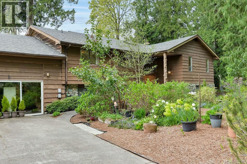 9236 PINETREE RD - 90