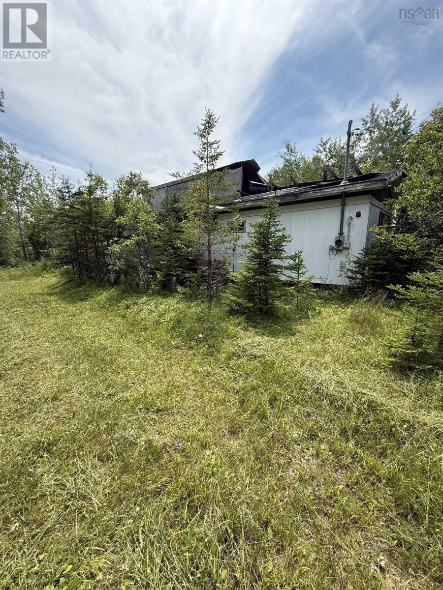 Property 6 of 20 of 5569 Highway 105 Highway