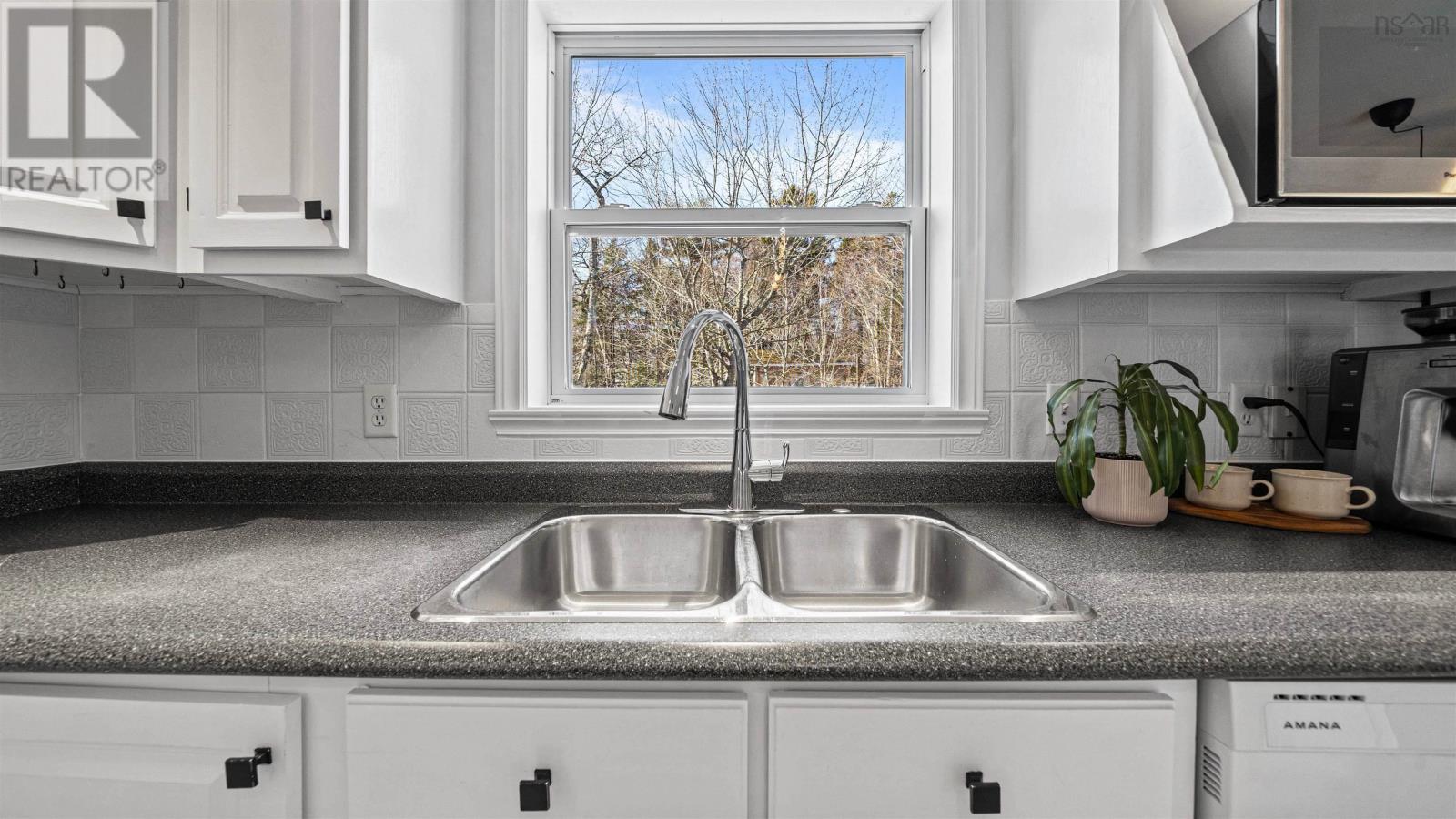 Property 8 of 37 of 160 James Street