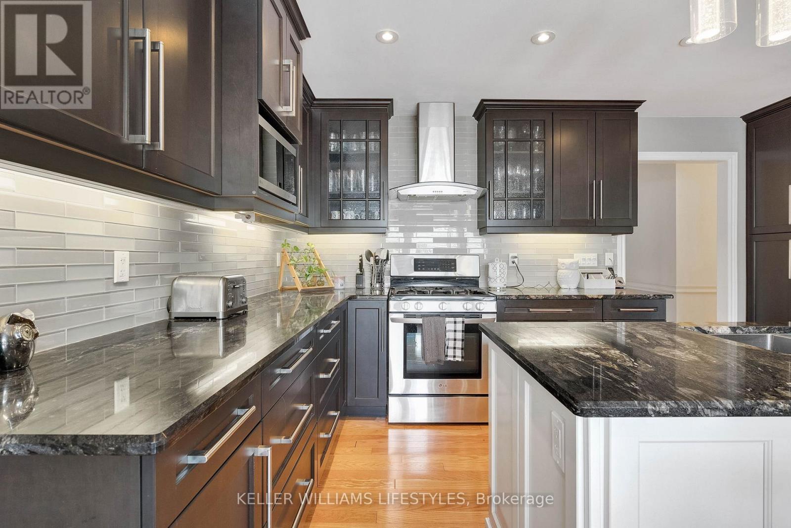 71 BLACKTHORNE CRESCENT Property Photo