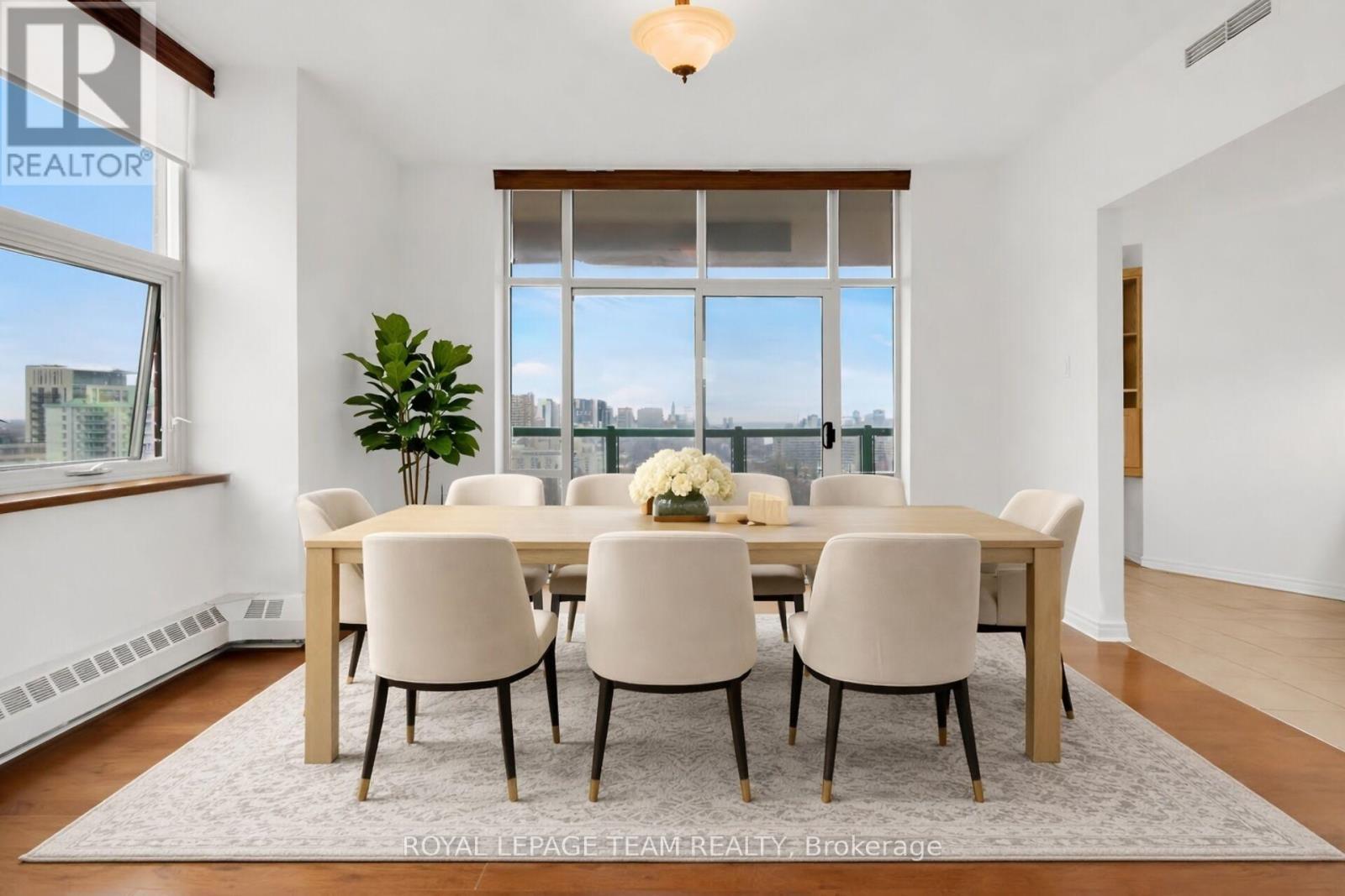 Virtually staged dining room
