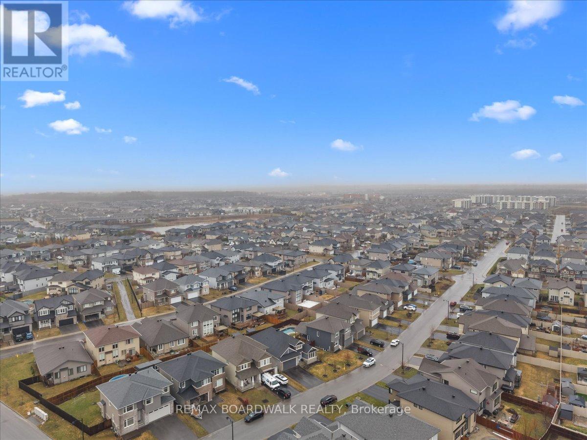 279 SCEPTRE WAY - 45