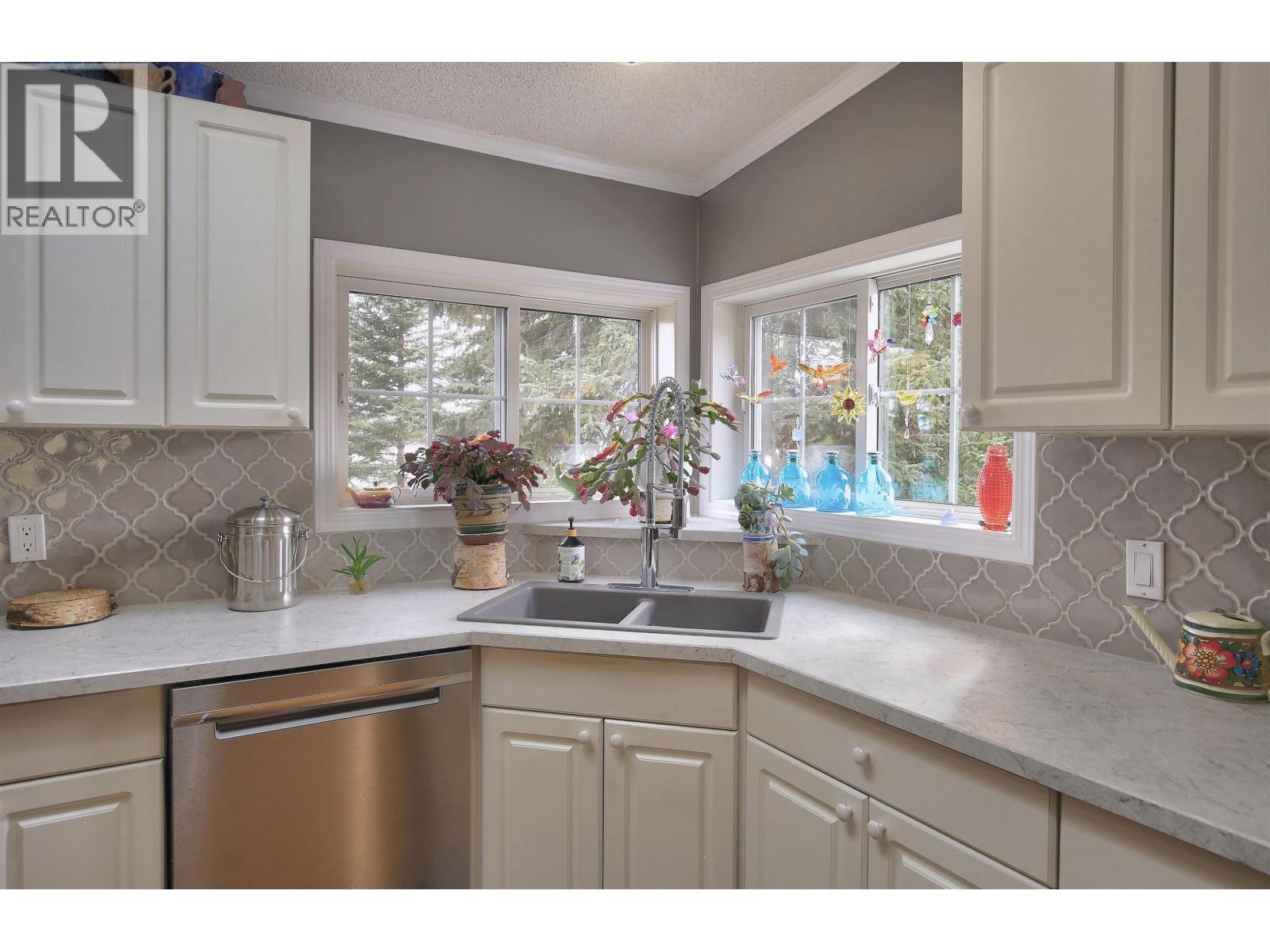 3742 HORSEFLY ROAD - 9