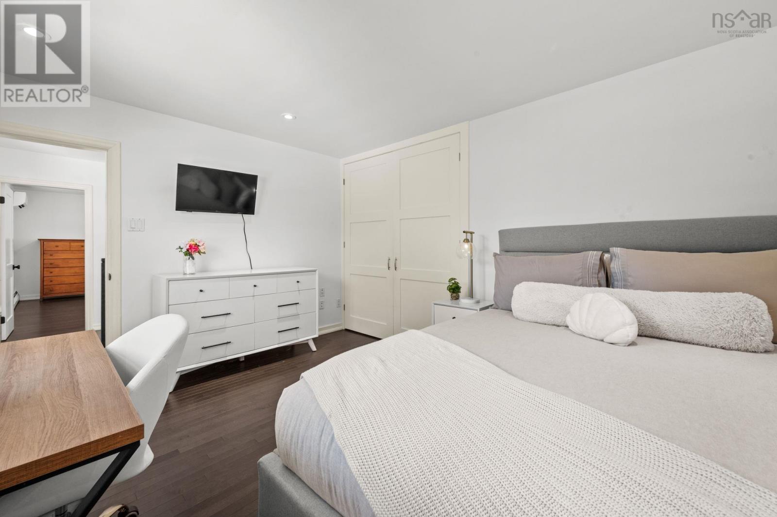 Property 33 of 48 of 523 Francklyn Street