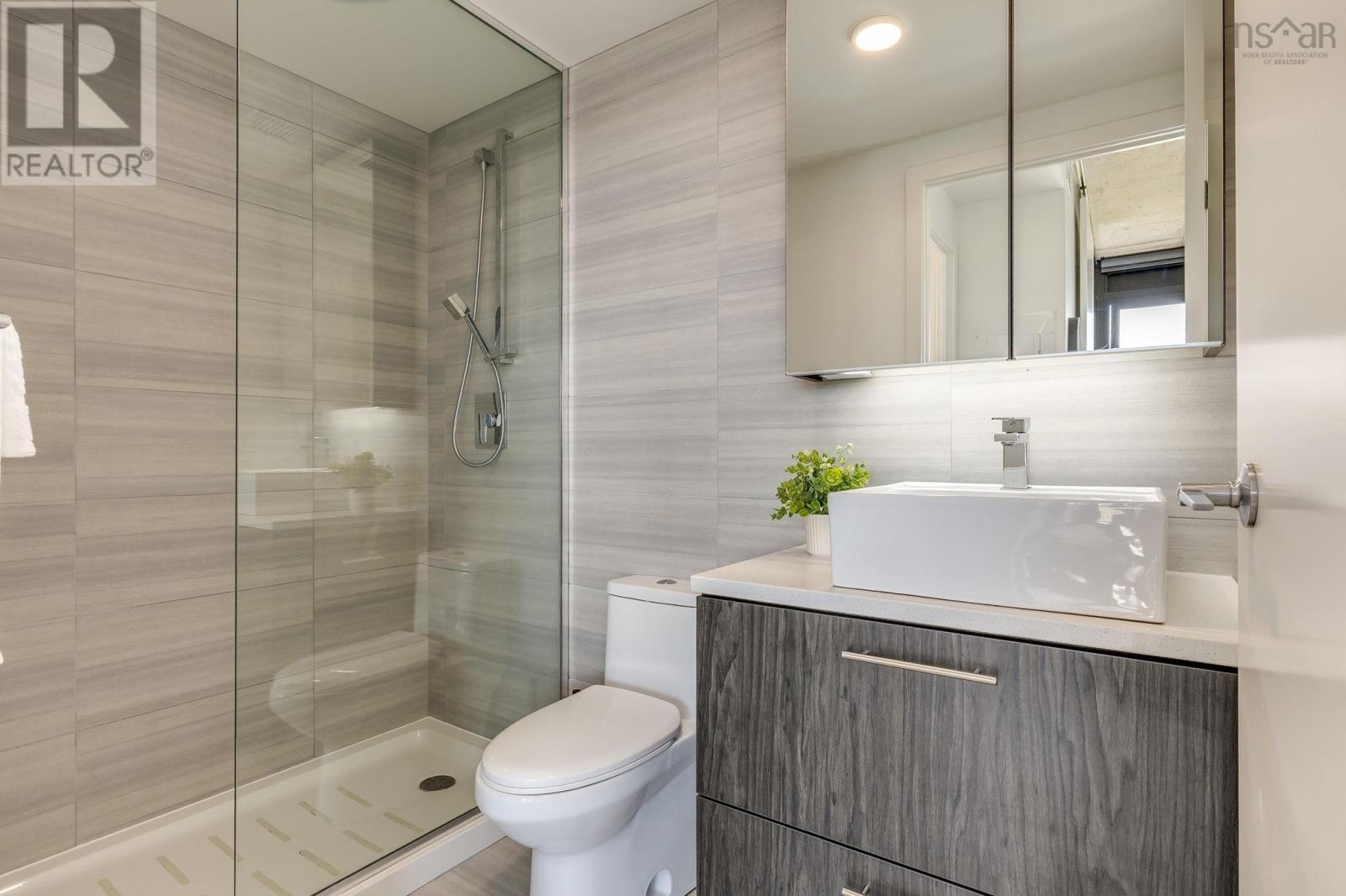 Property 23 of 41 of 804 Wellington Street