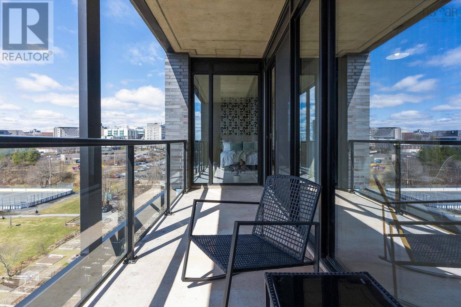 Property 36 of 41 of 804 Wellington Street