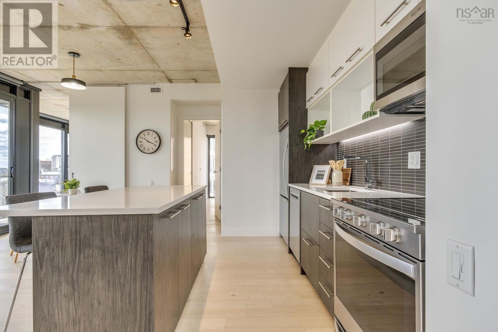 Property 9 of 41 of 804 Wellington Street