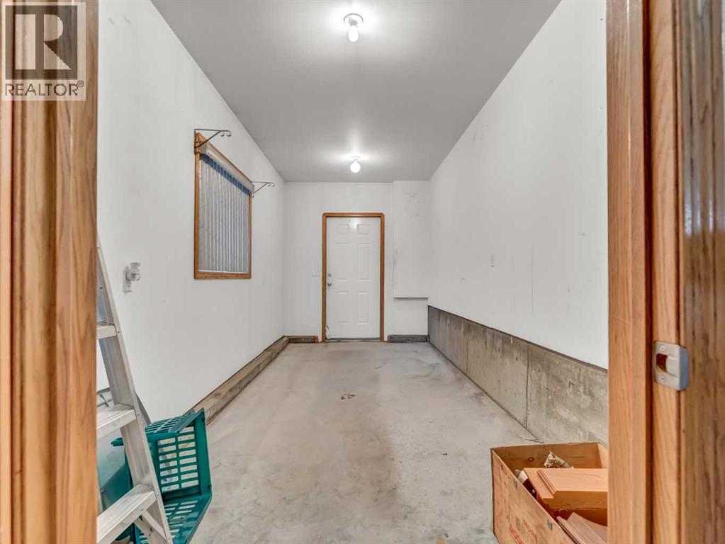 
          254 Park Meadows Drive Southeast
            <br/>
            <span>Medicine Hat</span>
            , 
            <span>AB</span>
             <span>T1B4C4</span>
         - Photo 35