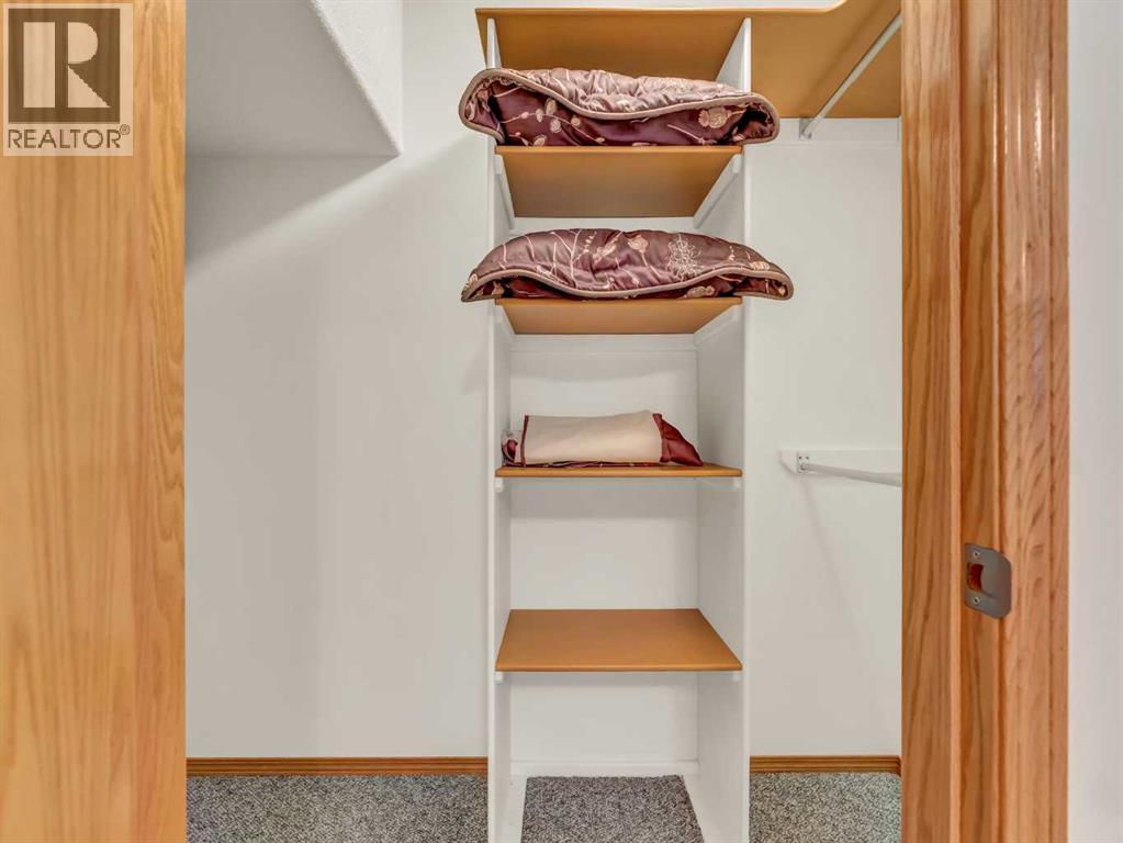 
          254 Park Meadows Drive Southeast
            <br/>
            <span>Medicine Hat</span>
            , 
            <span>AB</span>
             <span>T1B4C4</span>
         - Photo 30