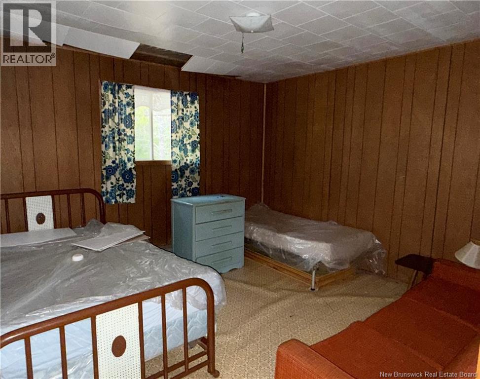 373 HOWARD ROAD - 11