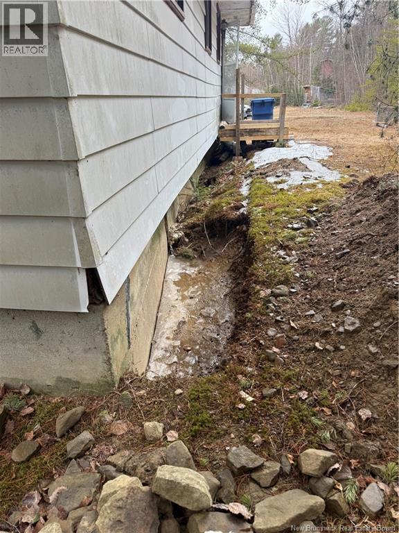 373 HOWARD ROAD - 22