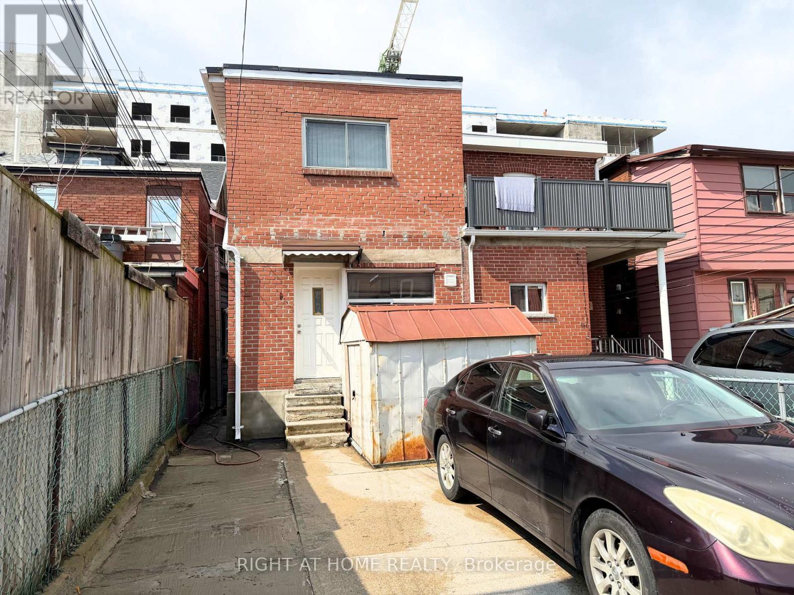 785 LANSDOWNE AVENUE - 23