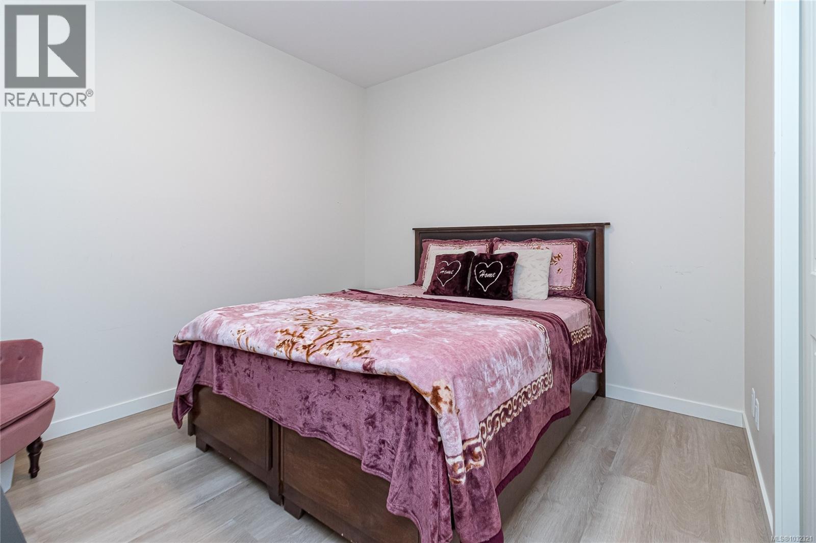 #304 815 ORONO AVE - 17