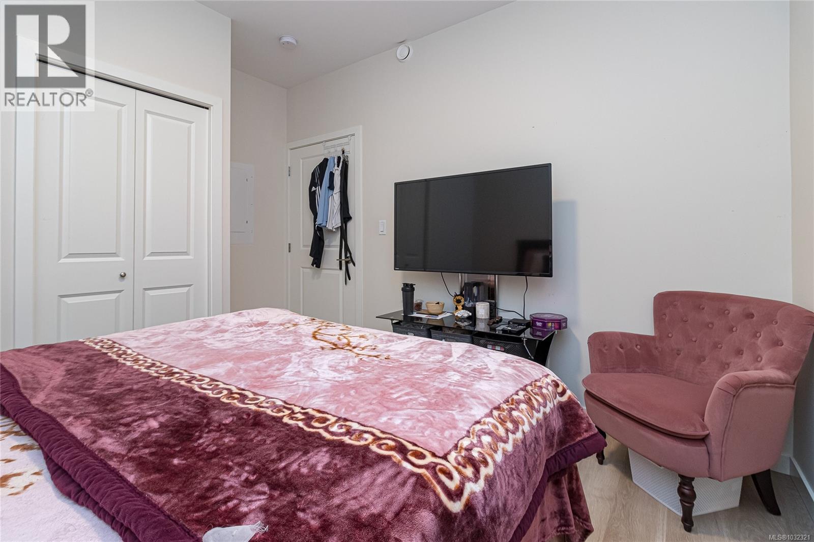 #304 815 ORONO AVE - 18