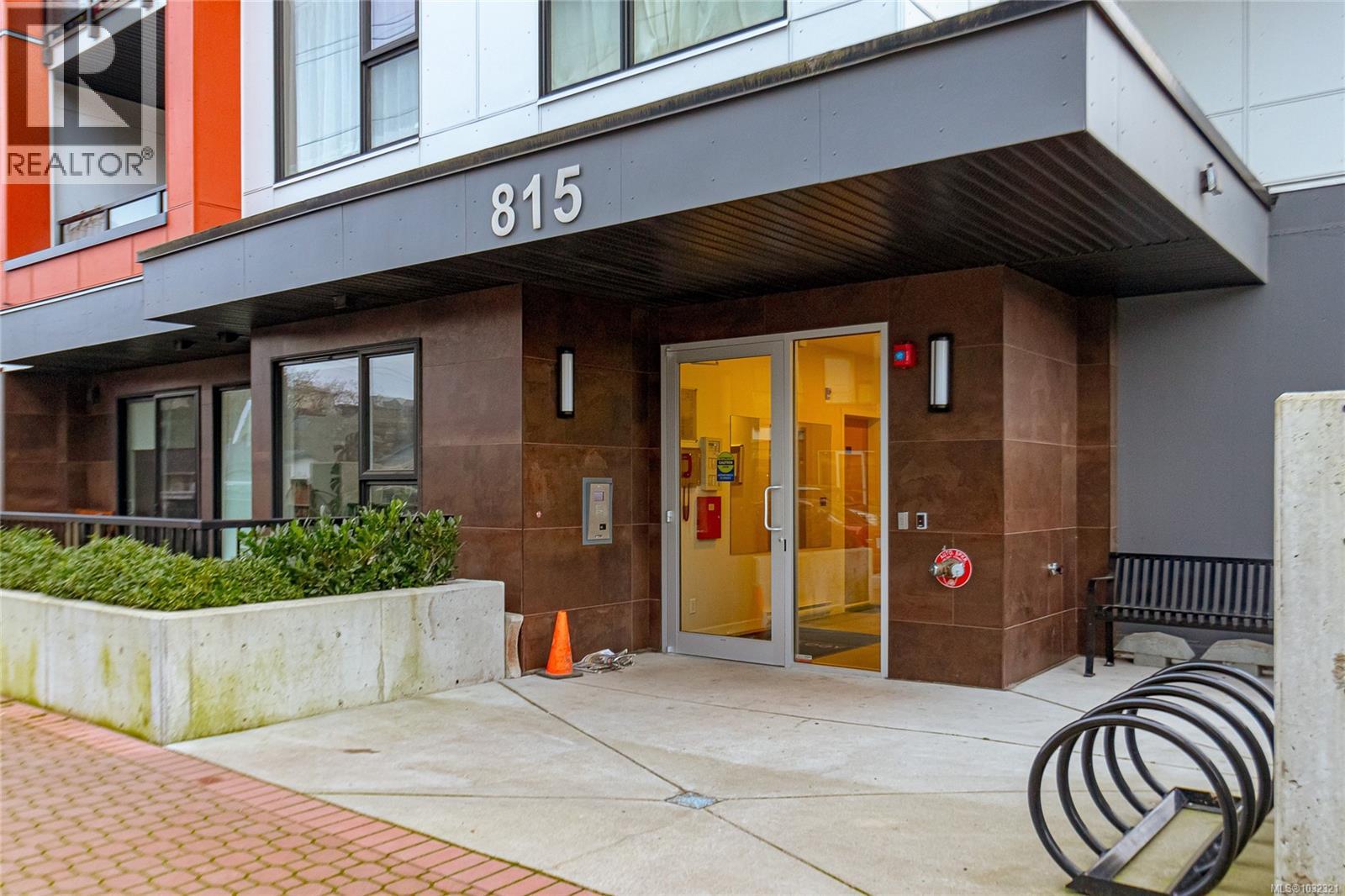 #304 815 Orono Ave - 2