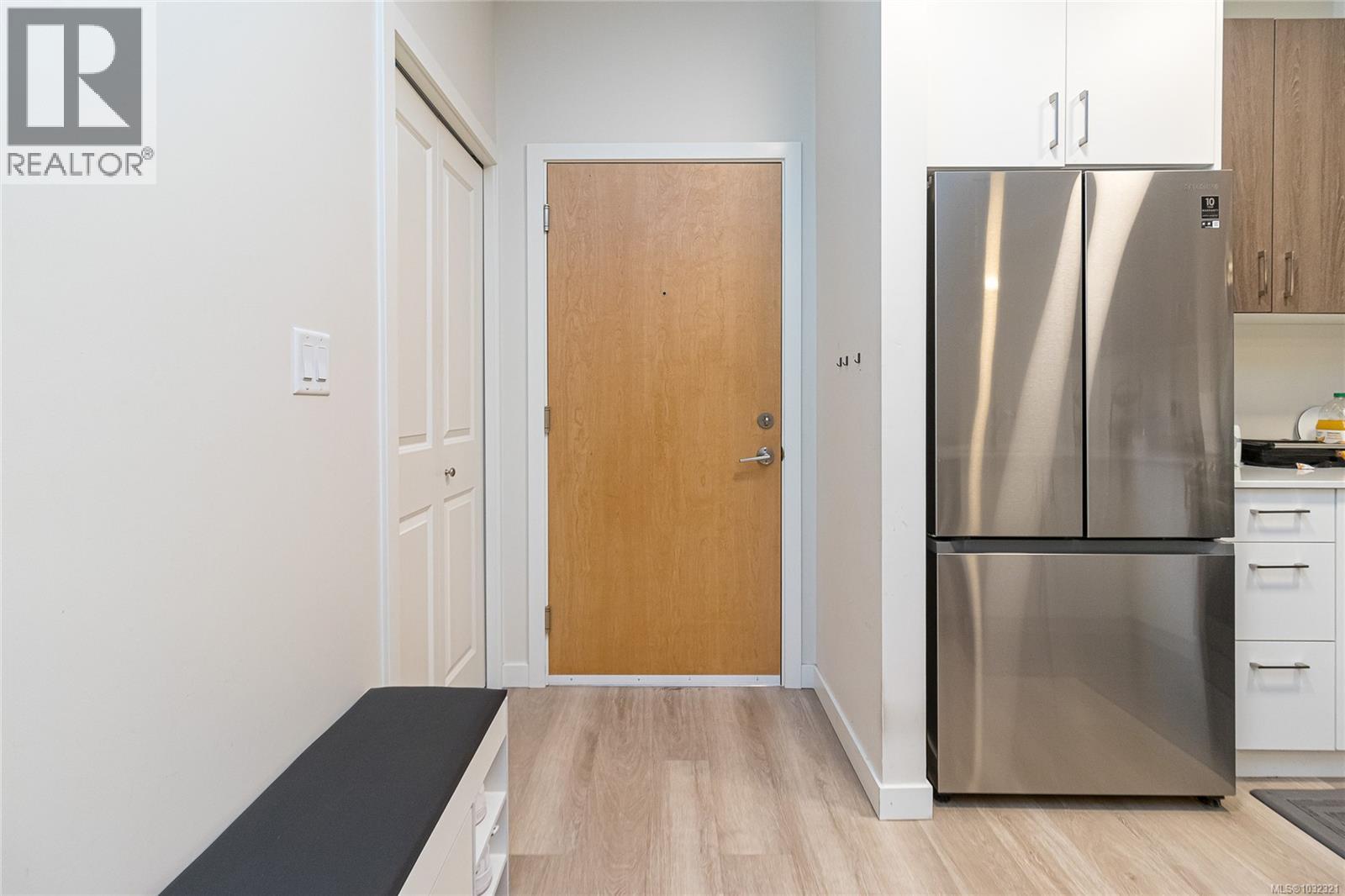 #304 815 Orono Ave - 3