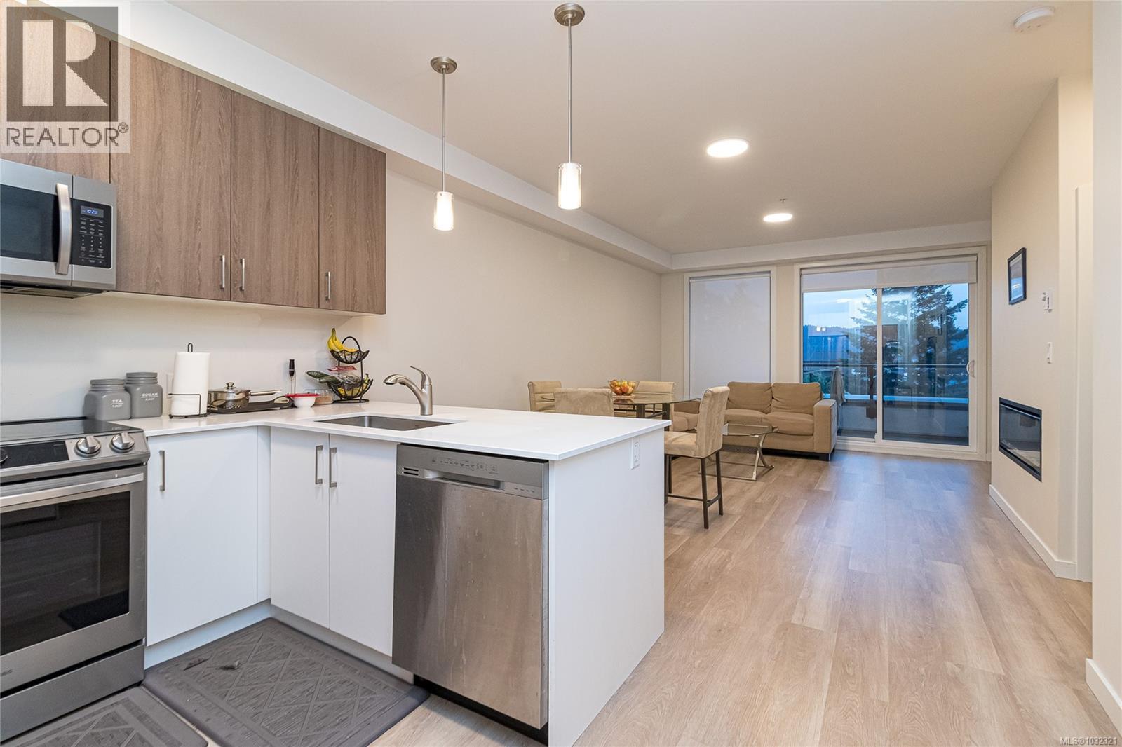#304 815 Orono Ave - 4