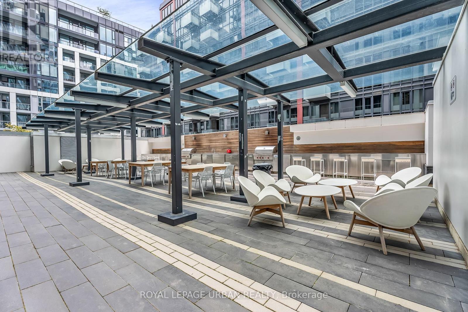 #611 27 BATHURST STREET - 35