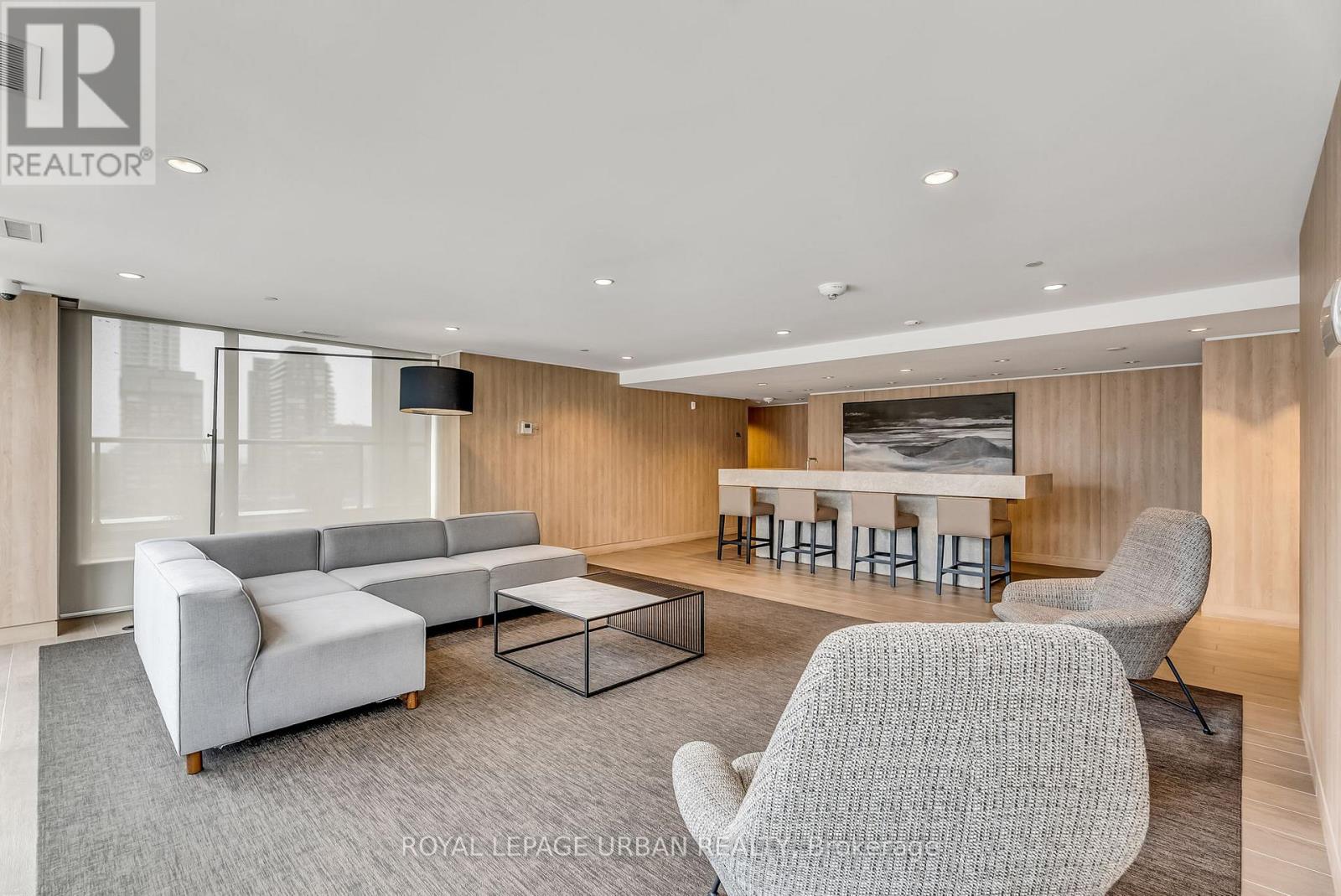 #611 27 BATHURST STREET - 37