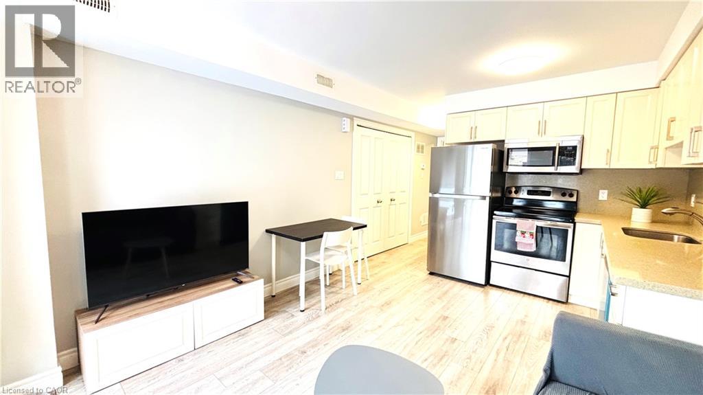 122 COURTLAND Avenue E Unit# 6, Kitchener, Ontario, N2G0B8 — Photo 8