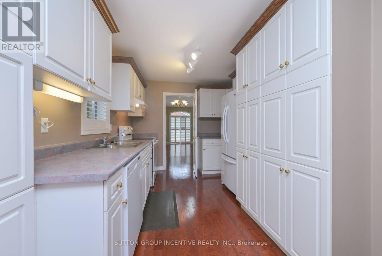 4 BELAIR PLACE - 6