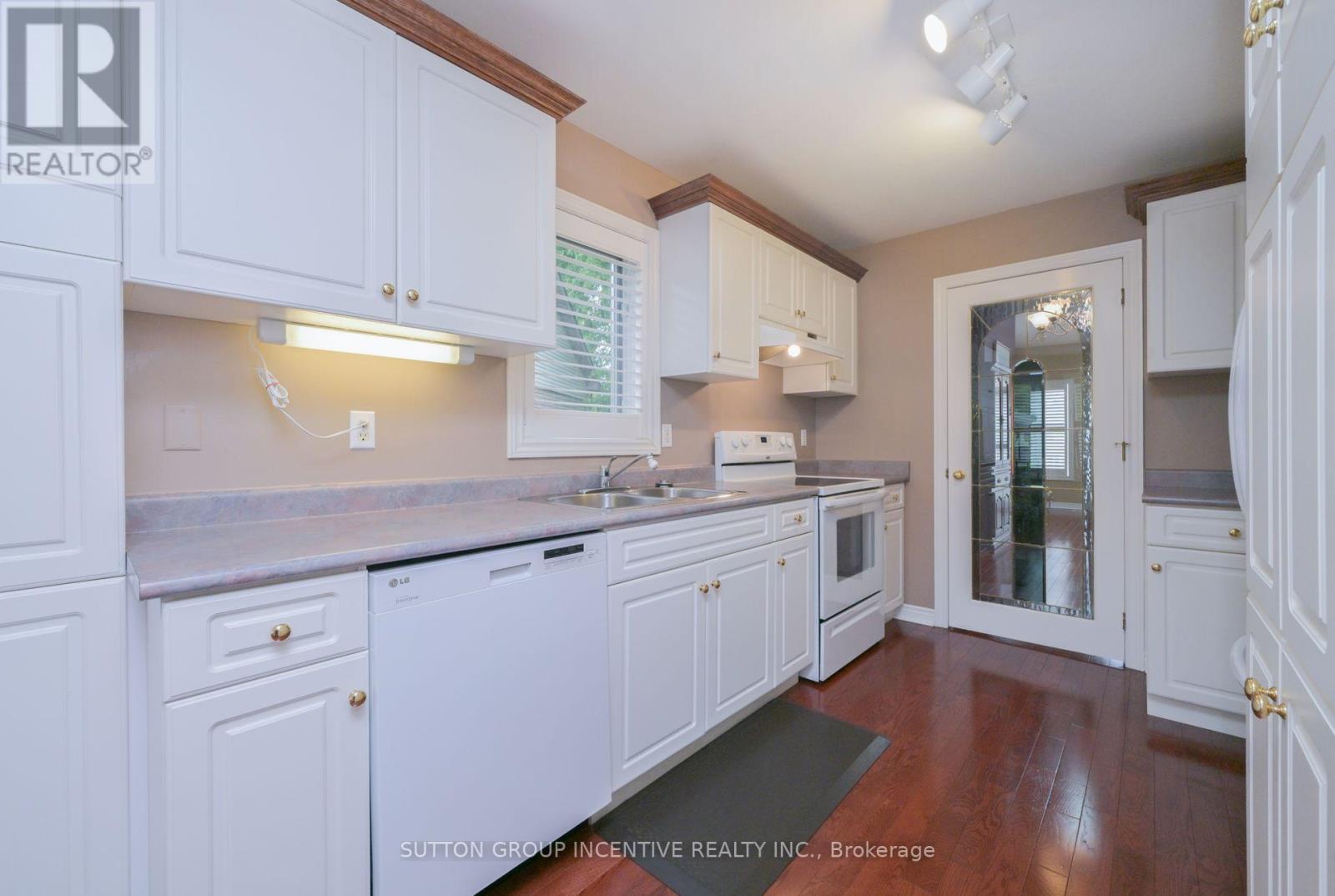 4 BELAIR PLACE - 7