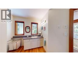 1130 Berry Point Rd, Gabriola Island, BC V0R1X1 Photo 31