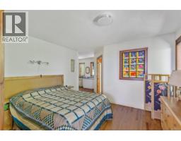 1130 Berry Point Rd, Gabriola Island, BC V0R1X1 Photo 18