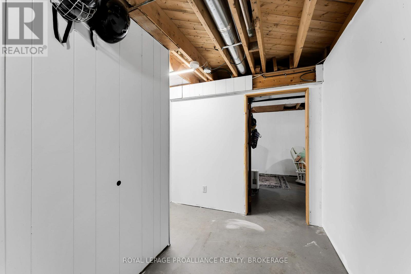 650 STEEL STREET - 25
