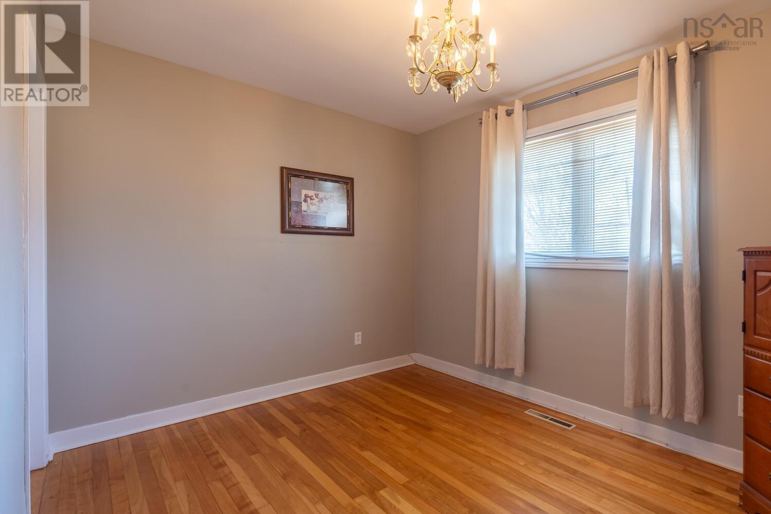 Property 21 of 49 of 1 Juniper Crescent