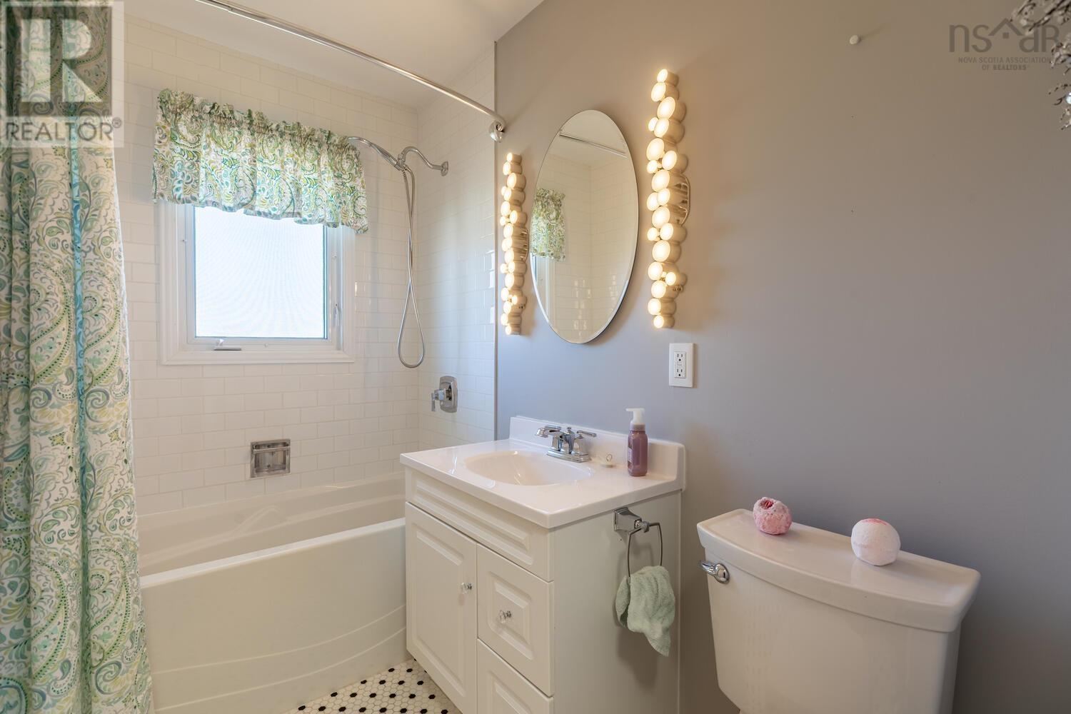 Property 15 of 49 of 1 Juniper Crescent