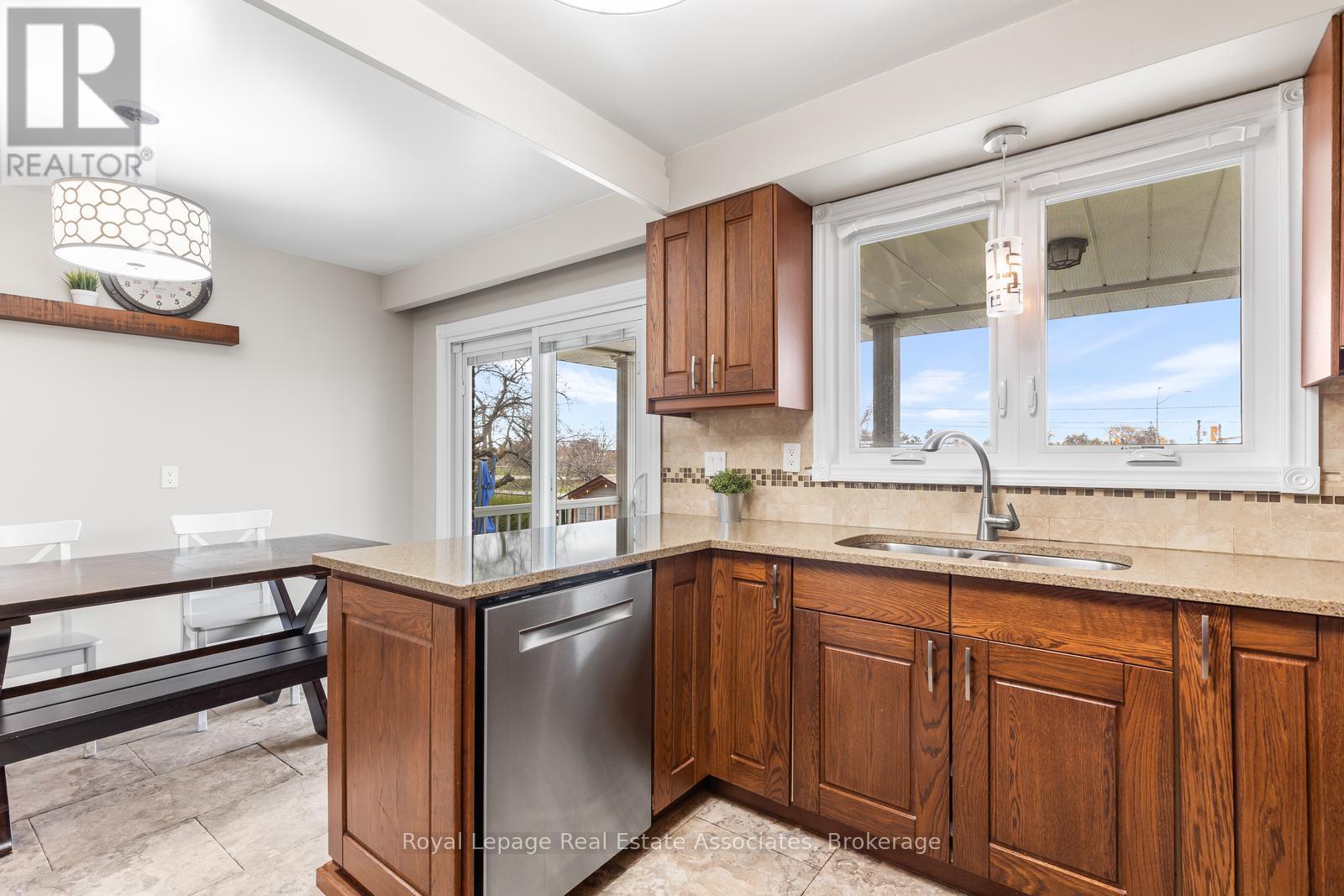 176 DAPHNE AVENUE - 25