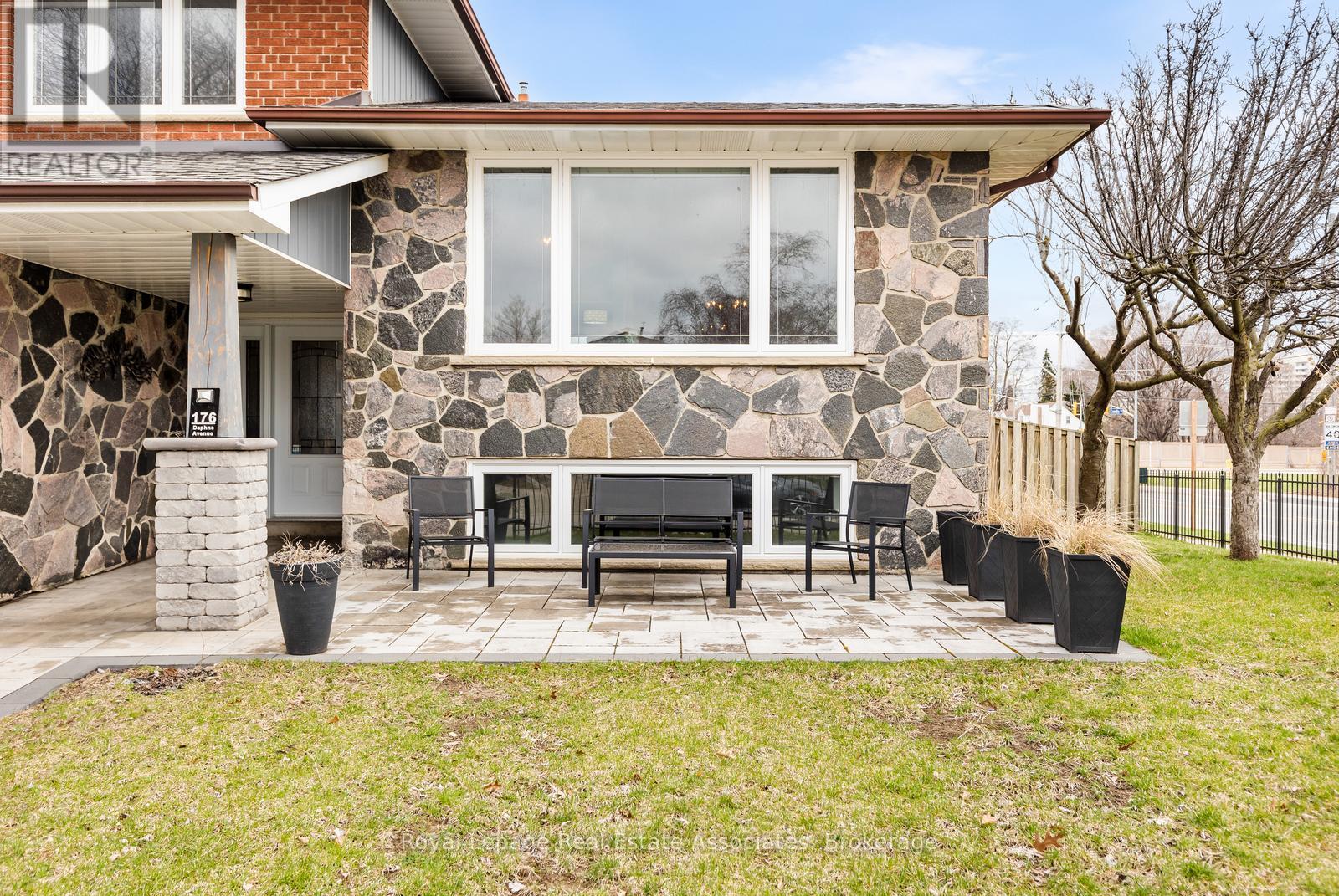 176 DAPHNE AVENUE - 3