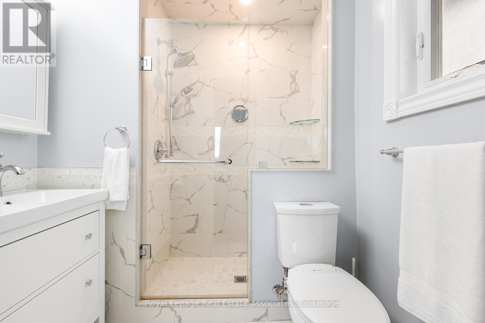 176 DAPHNE AVENUE - 30