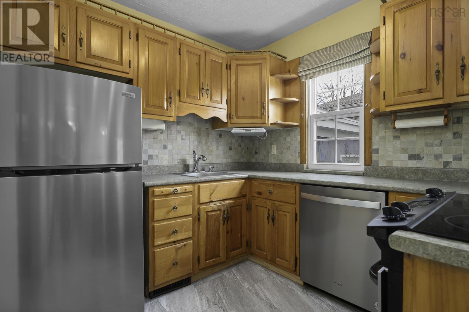 Property 10 of 40 of 50 Convoy Avenue