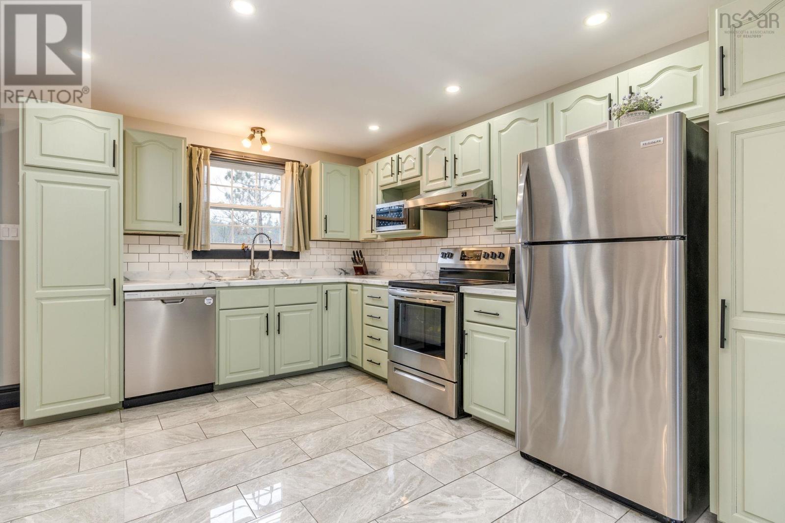 Property 12 of 47 of 162 Granville Road