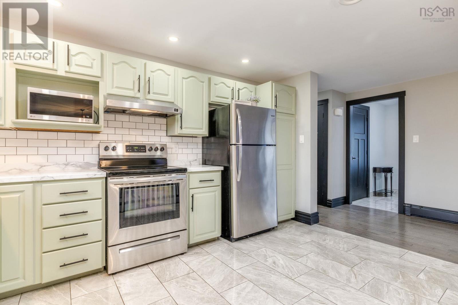 Property 11 of 47 of 162 Granville Road