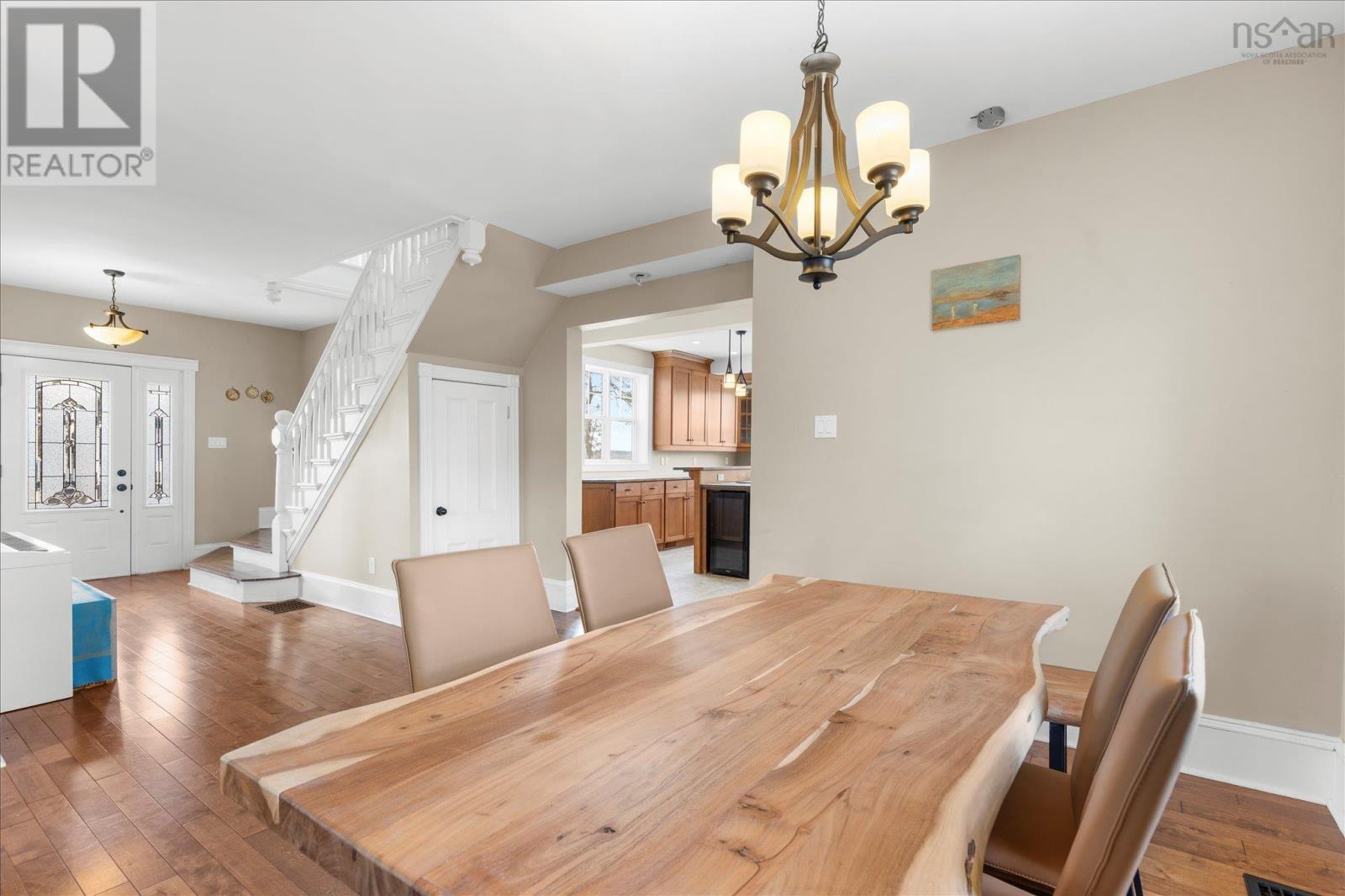 Property 14 of 49 of 2702 332 Highway