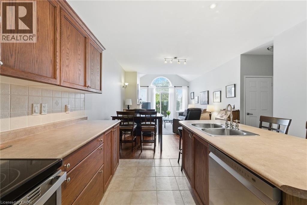 40 WESLEYAN Court Unit# 16, Hamilton, Ontario, L9G5C7 — Photo 5