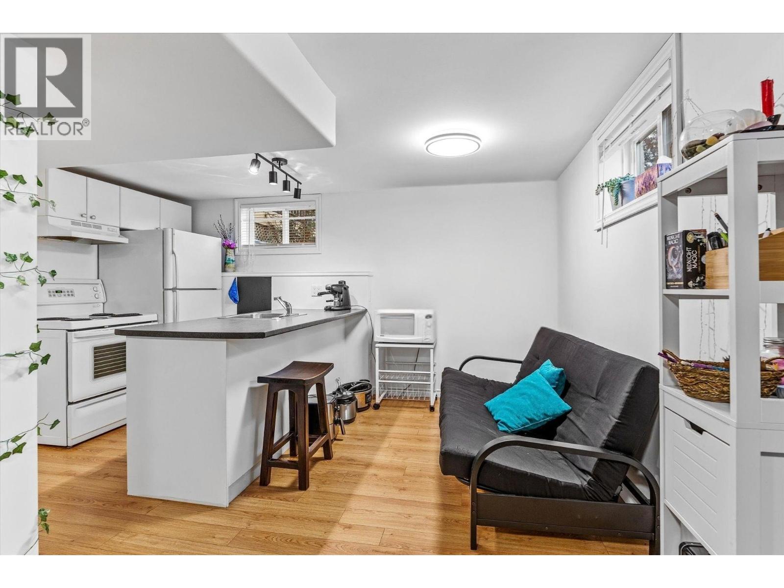 13614 SPENCER Avenue, Summerland