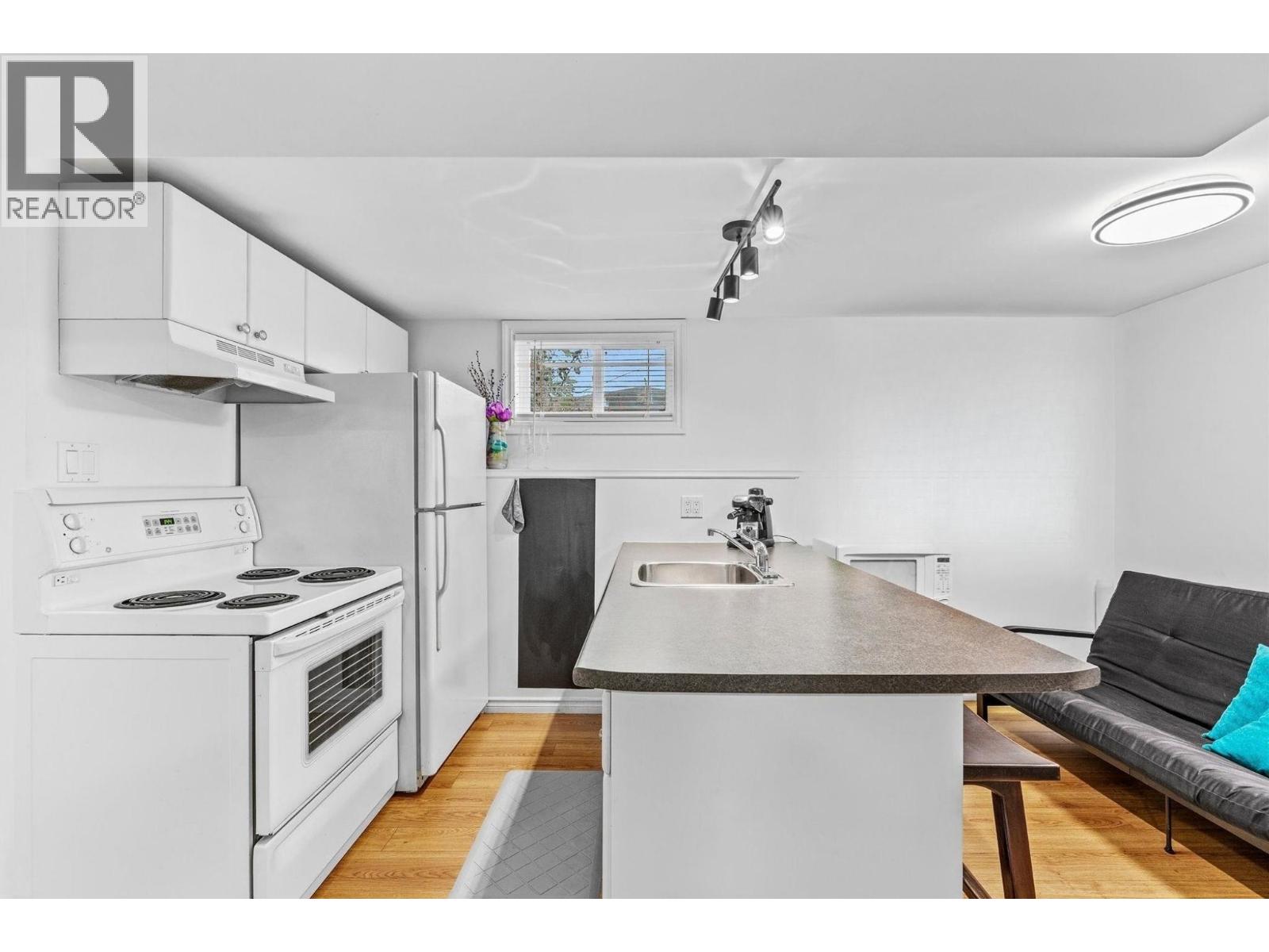 13614 SPENCER Avenue, Summerland