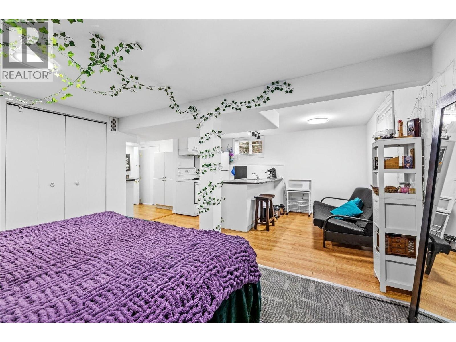 13614 SPENCER Avenue, Summerland