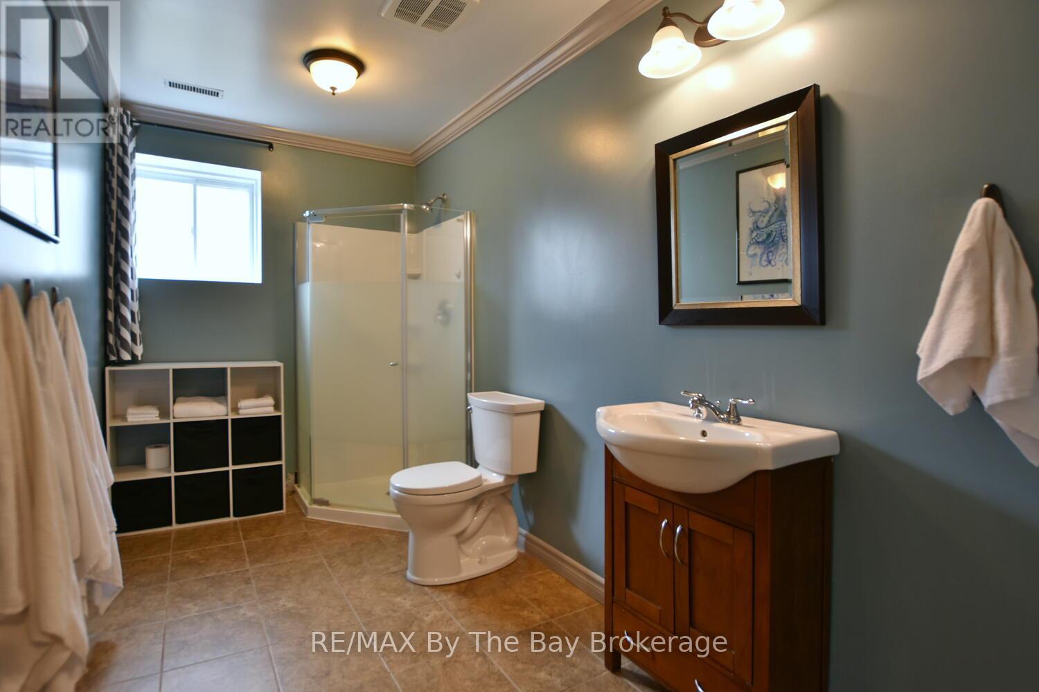 Ler Level 3 Piece Bathroom