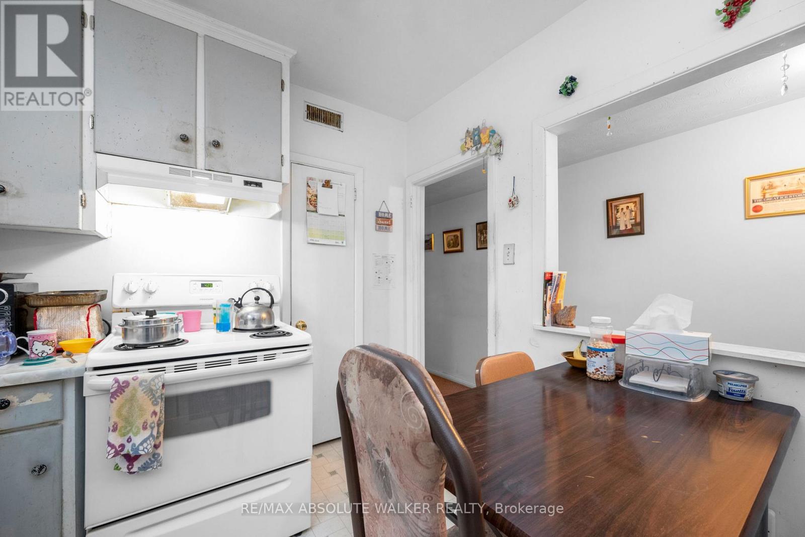 375 ST. DENIS STREET - 14